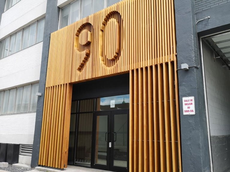 Facade en cedre rouge de l'ouest.