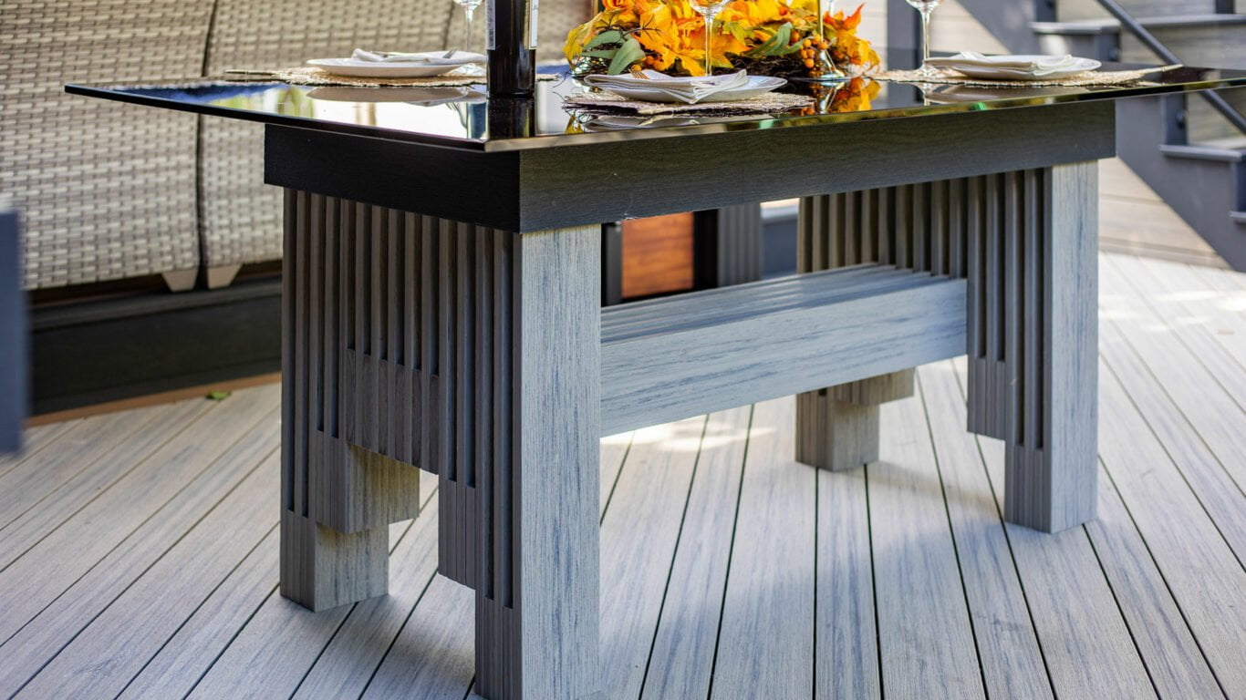 Table et plancher en Deckorators.