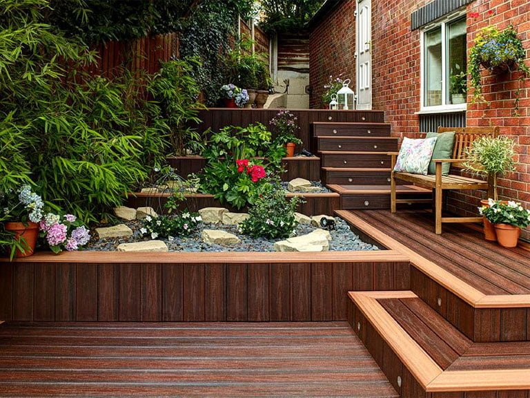 Patio et escalier en trex transcend couleur lavarock et bordure tiki torch.