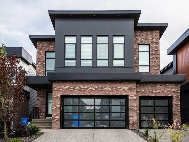 Facade de maison avec revetement de quickpanel.