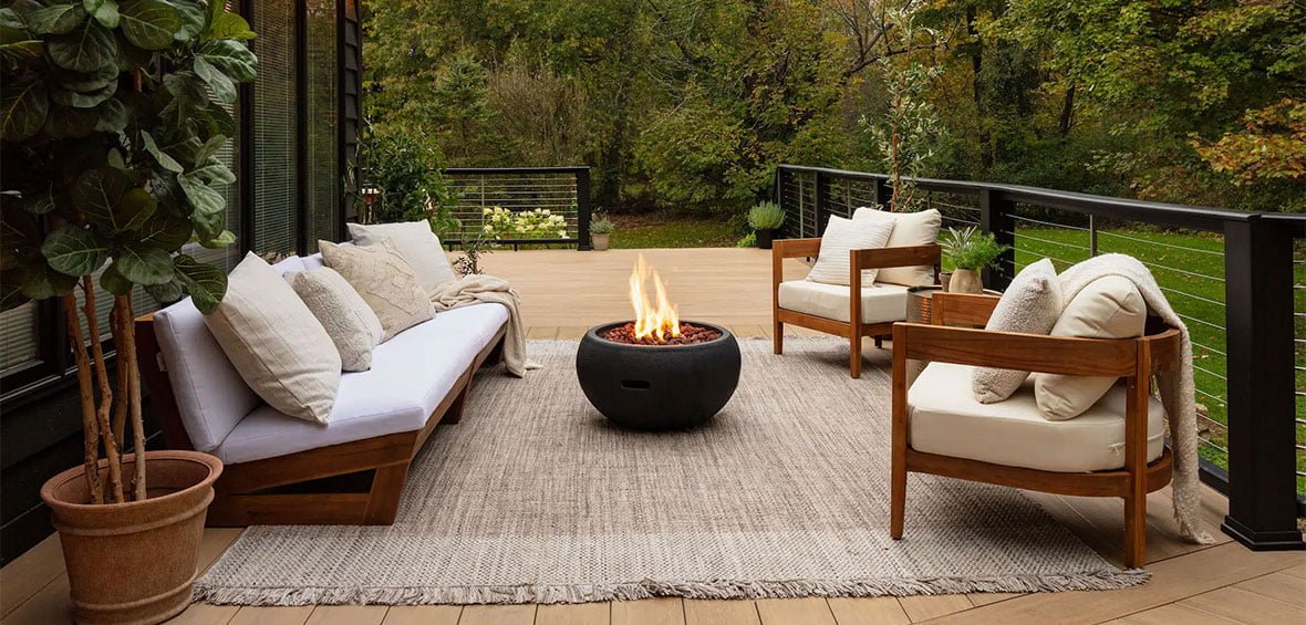 Outdoor living room made of timbertech.